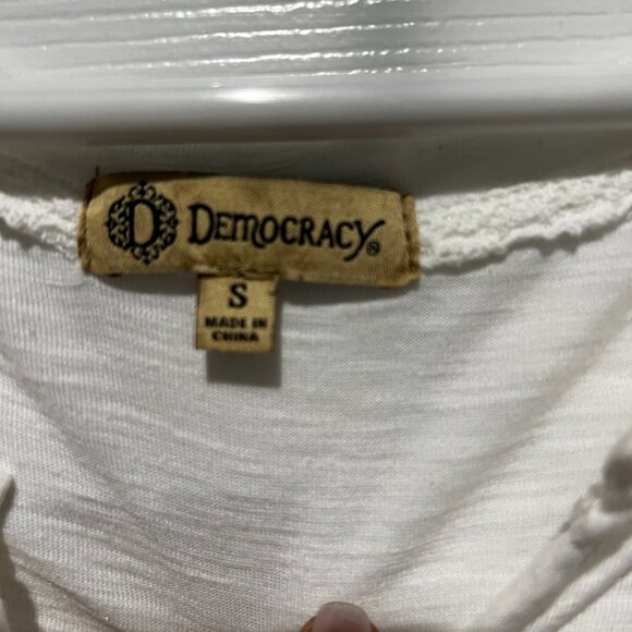 Ladies Democracy White Top, size small - Picture 3 of 8